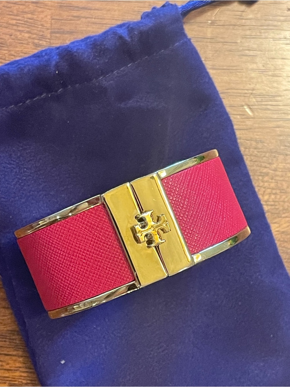TORY BURCH~Leather Inlay Hinged Bangle Bracelet